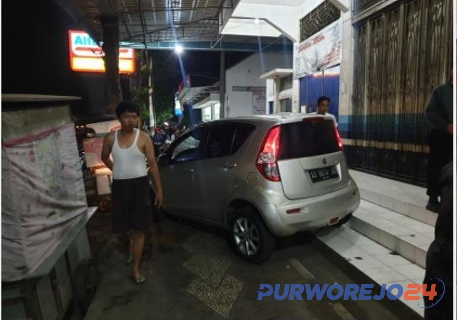 laka beruntun mobil vs 2 bentor dan 3 motor