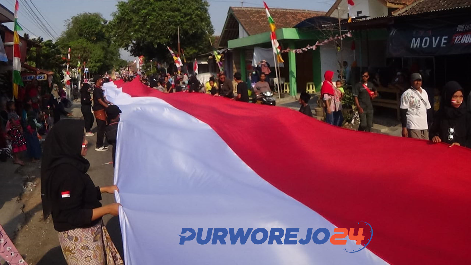 Bendera sepanjang 74 meter di karnaval purwodadi. (22/8/2019)