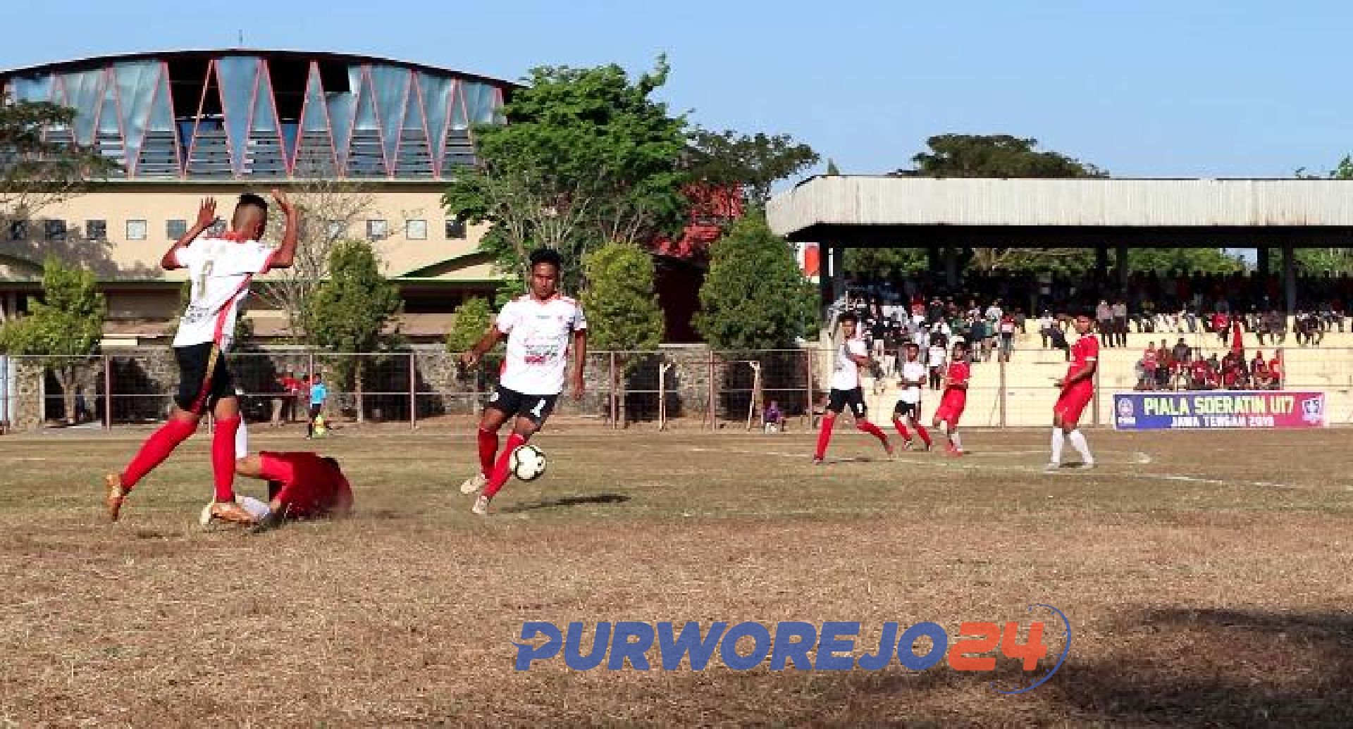 Pelanggaran yang berujung tendangan bebas pada Pertandingan ISP U17 melawan PSIW (10/8/2019)