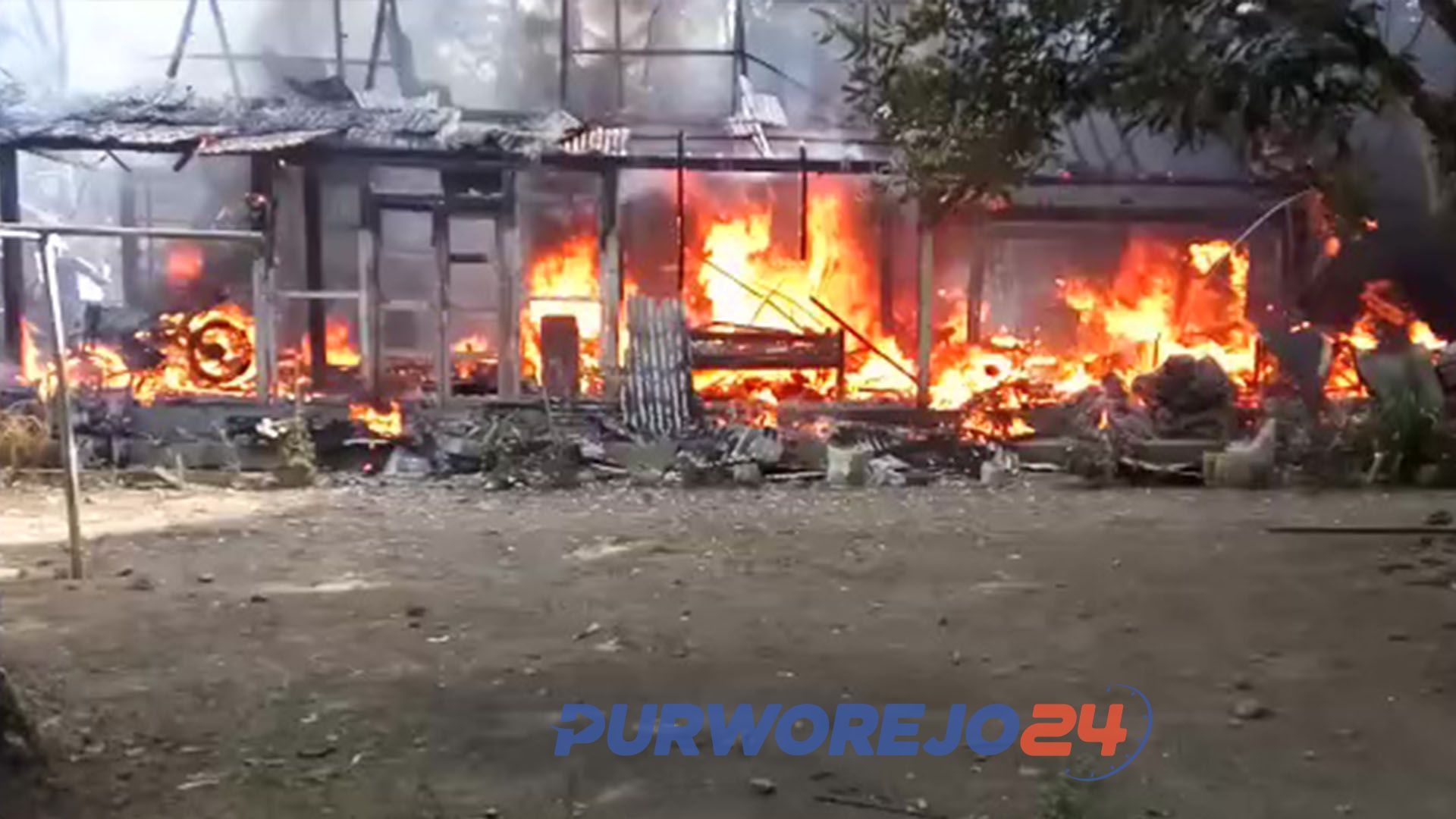 Rumah milik Nur Imron, warga Desa Wironatan, Purworejo ludes terbakar,Rabu (7/8/2019).