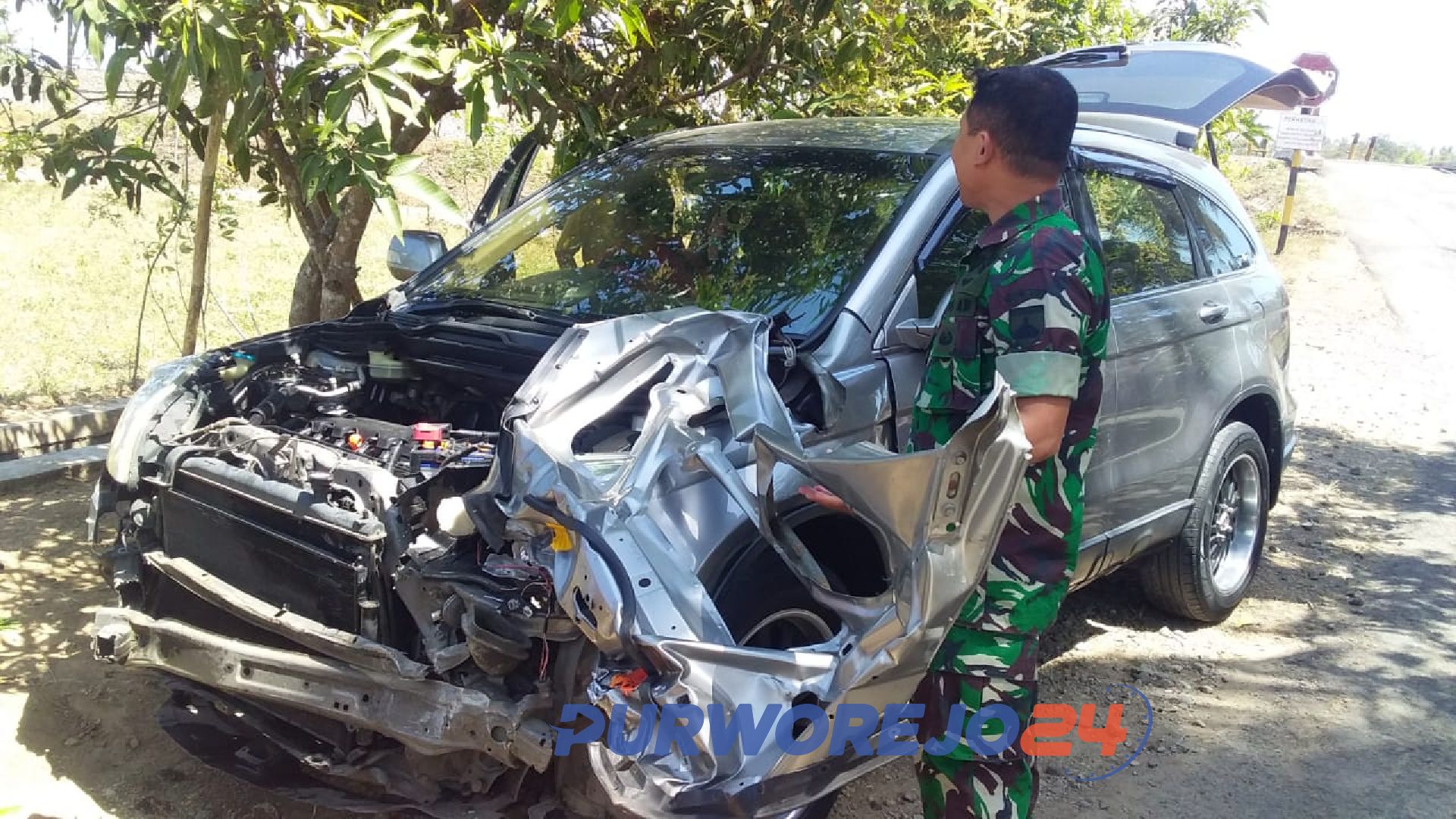 Mobil anggota TNI ditabrak KA Bogowonto, Sabtu (3/8/2019)