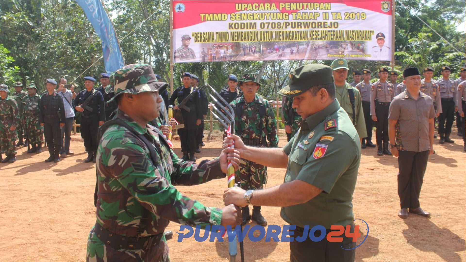 Penutupan kegiatan TMMD Sengkuyung Tahap II Tahun 2019 di desa Sukowuwuh, Purworejo Jawa Tengah. (8/8/2019)
