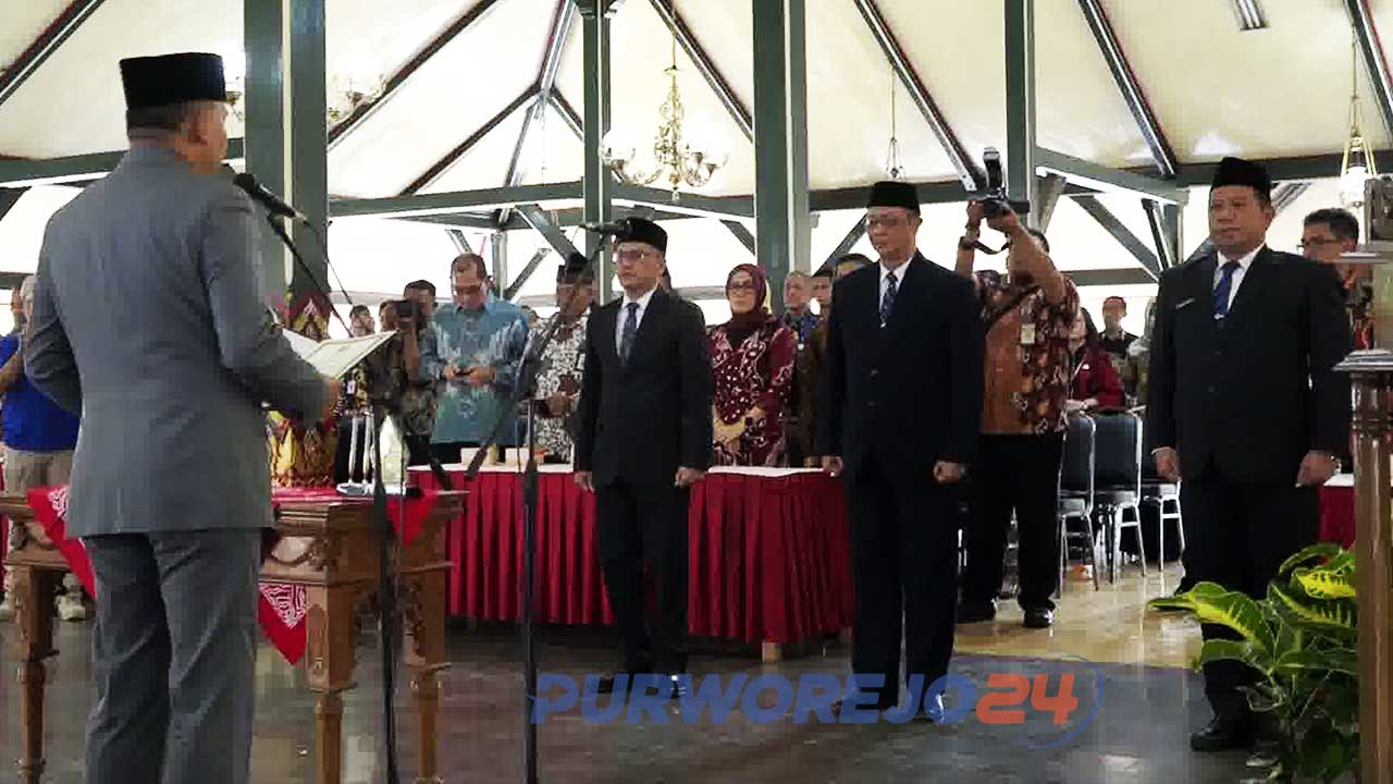 Pelantikan Direktur PDAM dan Bank Purworejo.