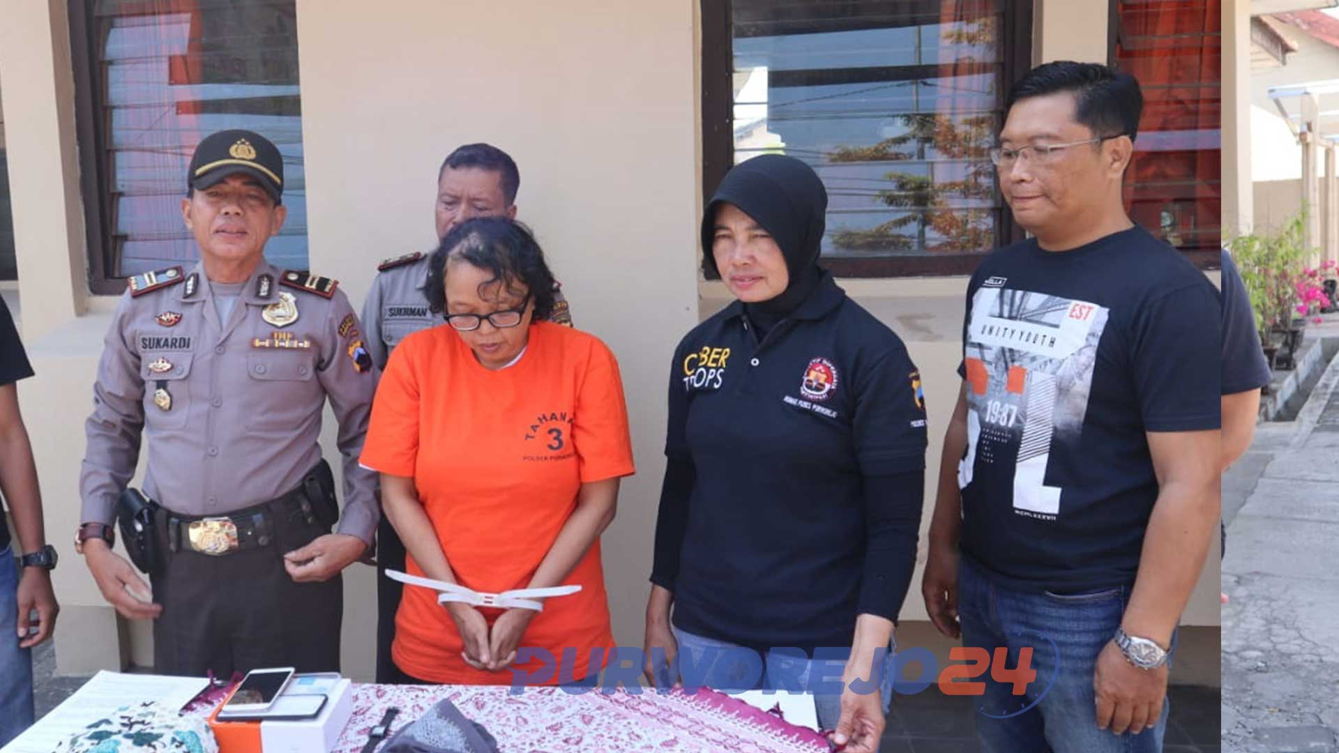 Seorang perempuan warga Bagelen ditangkap polisi karena terekam CCTV sedang mencuri tas mahasiswi.