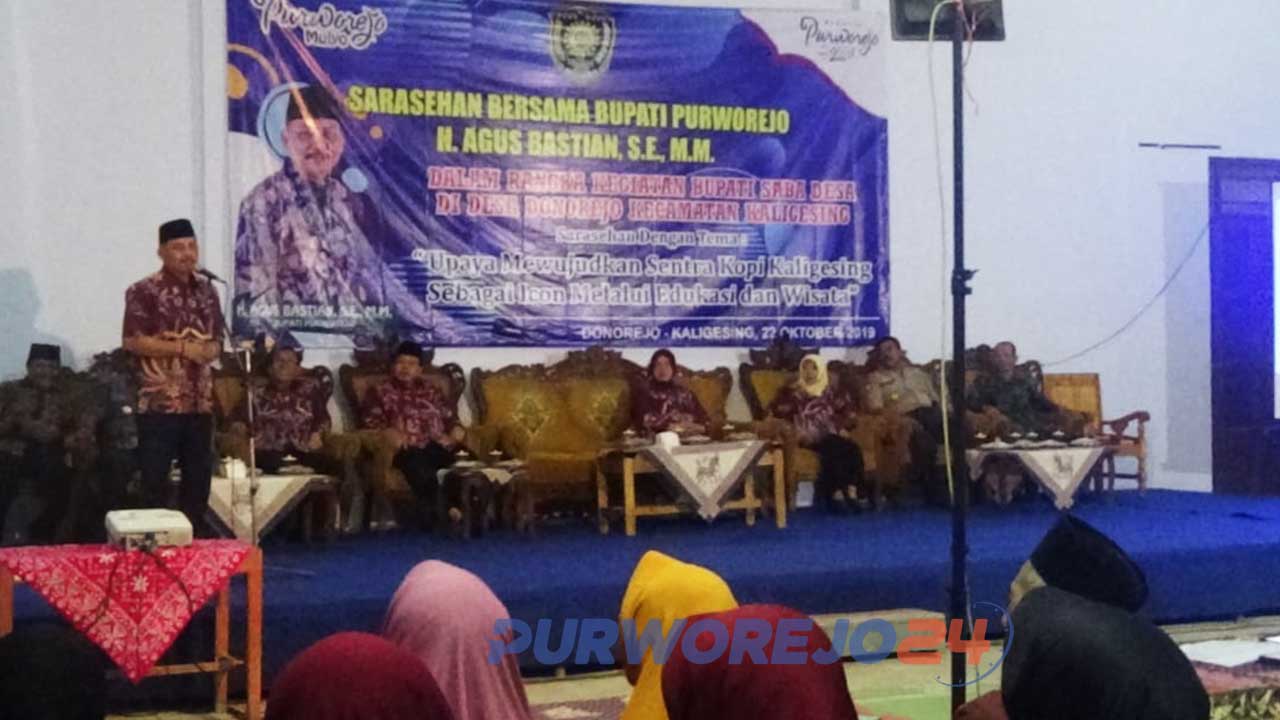 Bupati Purworjeo dalam acara Bupati Tilik Deso di Desa Donorejo. (22/10/2019)