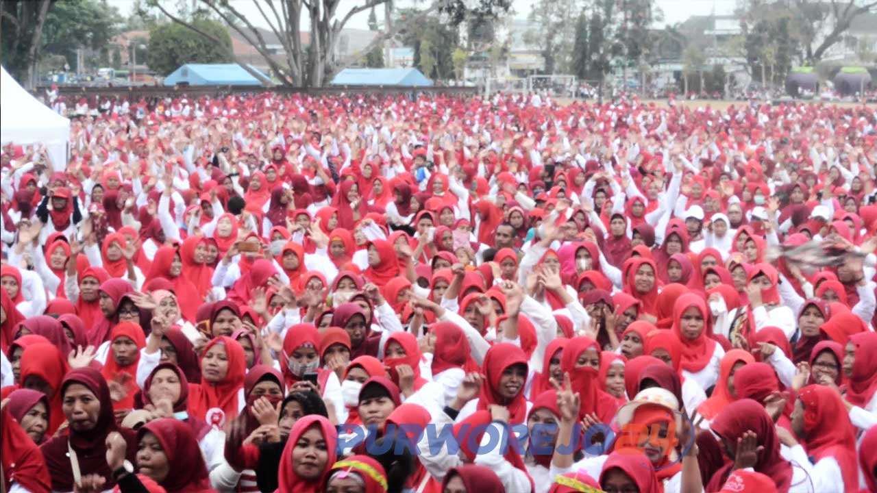 Ribuan Penerima PKH Joget Cendol Dawet di alun-alun Purworejo. (9/10/2019)