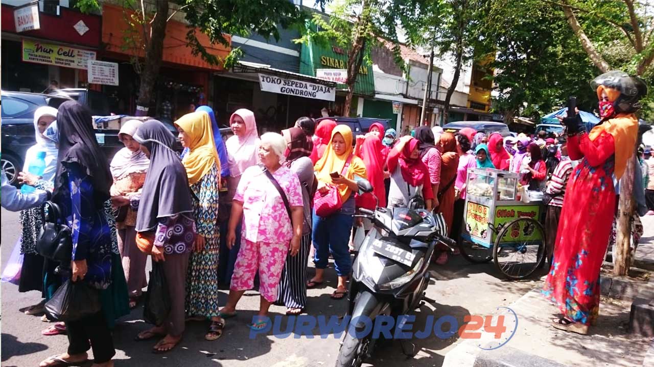 Pedagang Pasar Baledono geruduk DPRD. (31/10/2019)