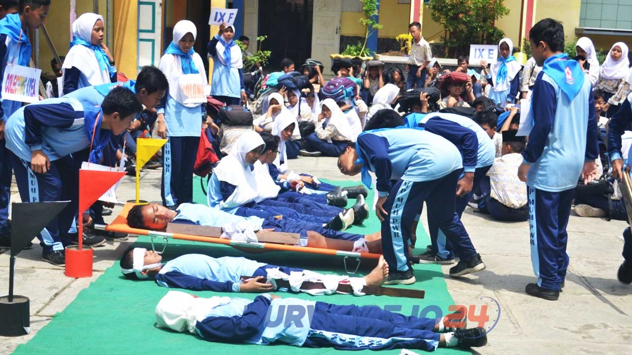 SMP Muhammadiyah Purworejo gelar simulasi bencana gempa bumi. (17/10/2019)
