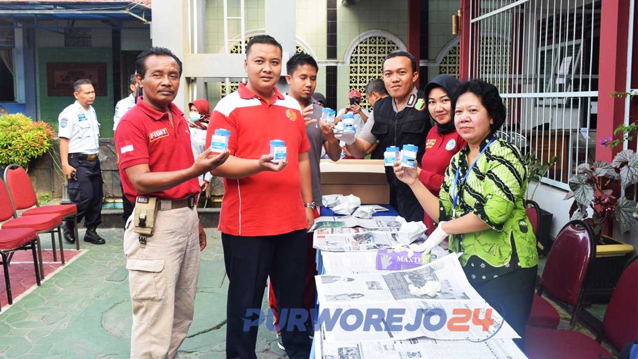 Tes urine di Rutan Purworejo. (11/10/2019)