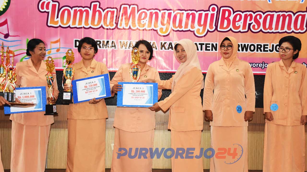 Penyerahan hadiah lomba menyanyi DWP Purworejo. (20/11/2019)