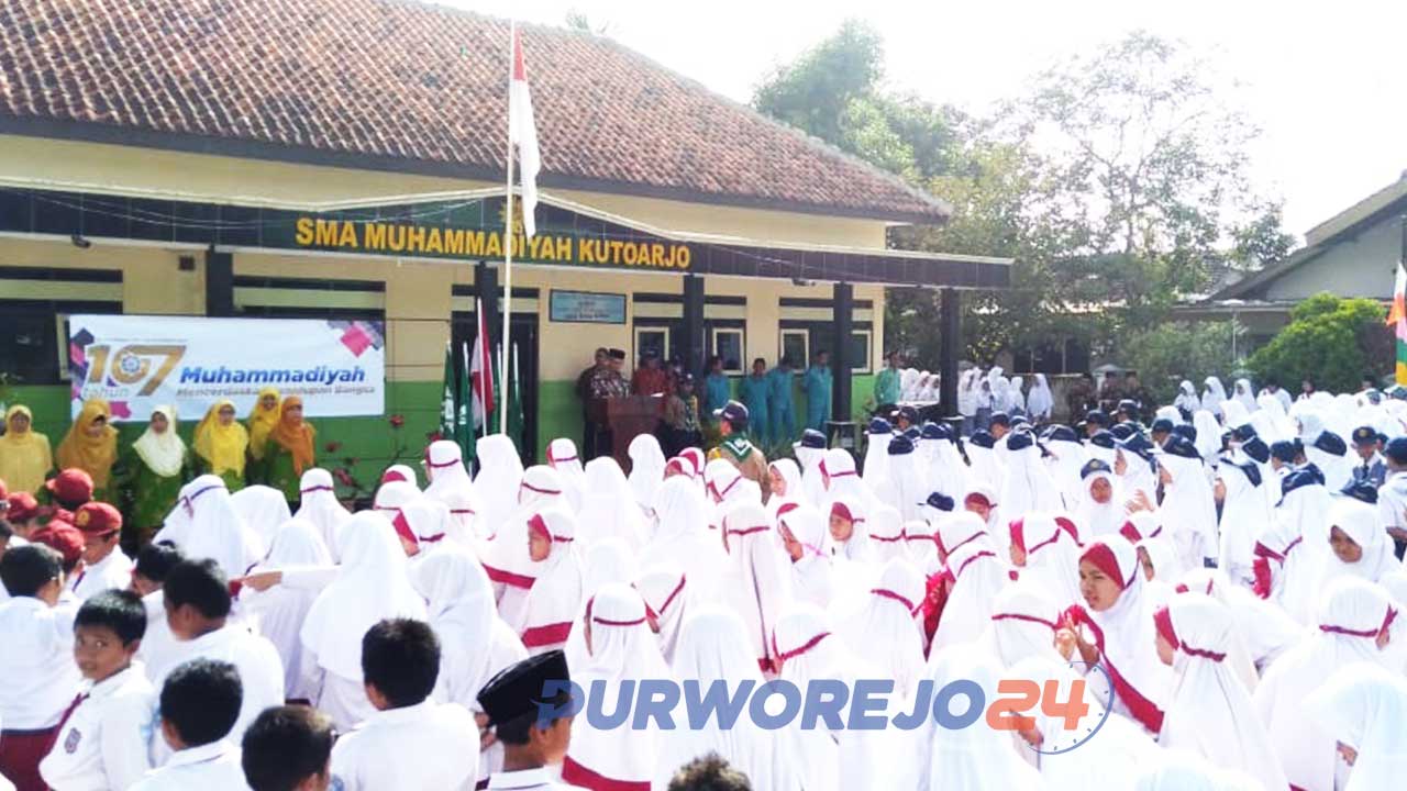 Upacara peringatan Milad 107 Muhammadiyah di SMA Muhammadiyah Kutoarjo (18/11/2019)