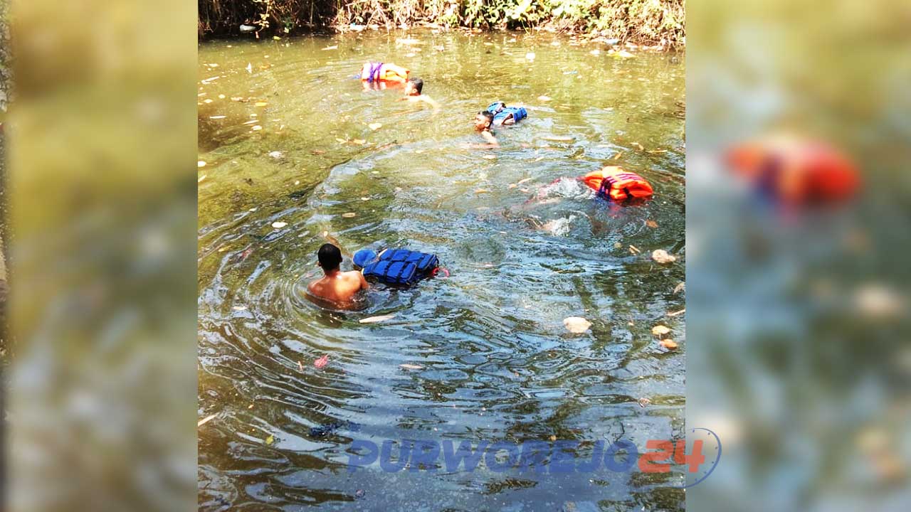 Pencarian korban yang diduga hanyut di Sungai Jetak, Ngombol. (13/11/2019)