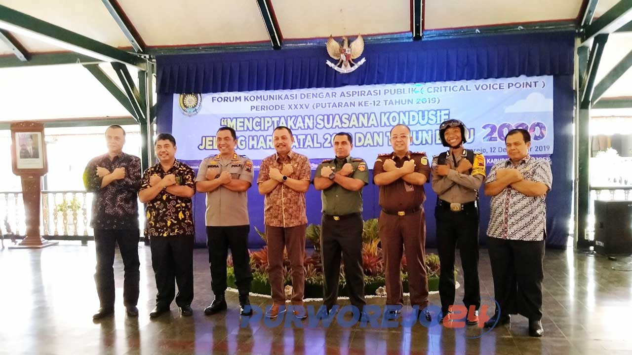 Forkompimda dan Pak Bhabin berfoto bersama usai acara CVP