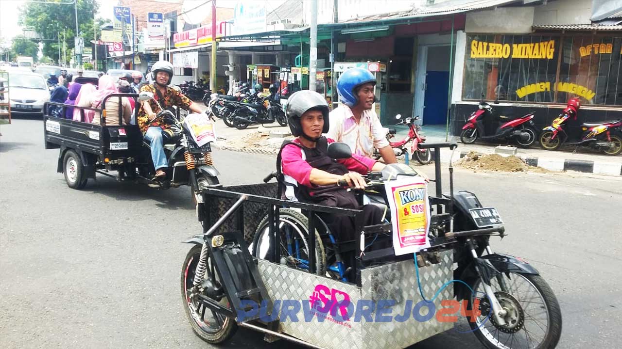 Ratusan anggota IDP melakukan konvoi keliling kota Purworejo