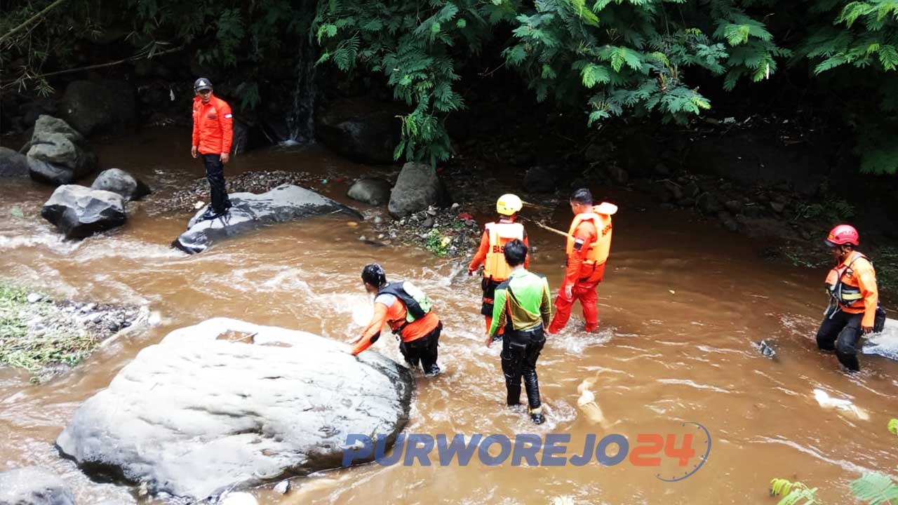 Basarnas Pos Wonosobo Melakukan proses pencarian di sepanjang Sungai Kodil