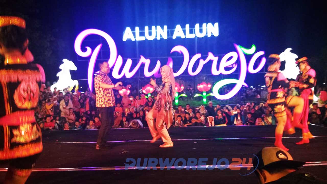 Bupati Purworejo Agus Bastian berjoget Dolalak