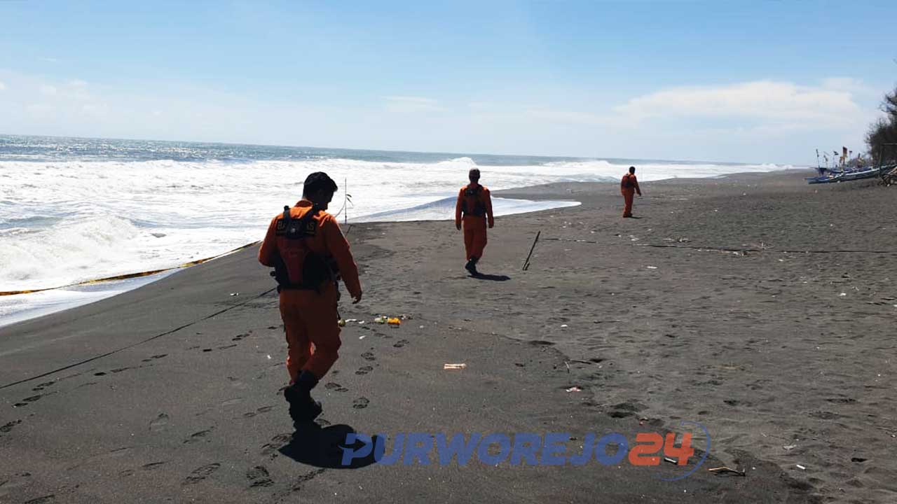 Pencarian korban tenggelam di Pantai Jetis Purworejo