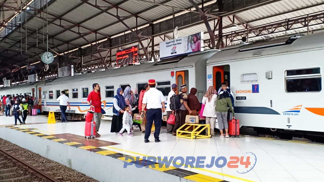 Suasana Stasiun KA saat Liburan Natal dan Tahun Baru 2019/2020
