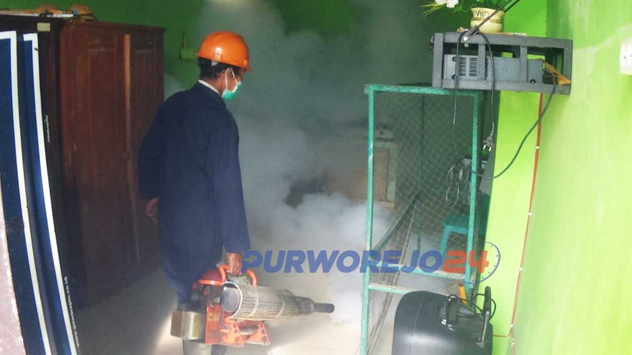 Fogging di Desa Kaliboto, Bener Purworejo