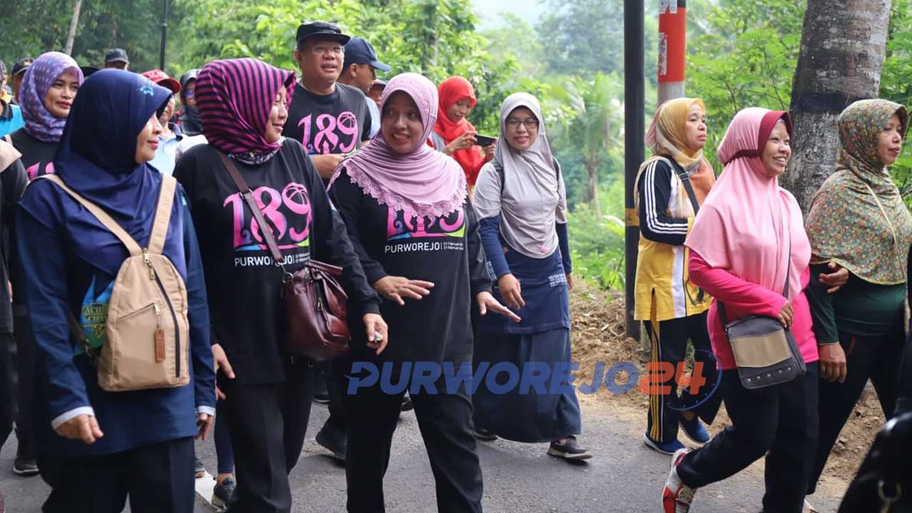 Wakil Bupati Yuli Hastuti ikuti jalan sehat dan penanaman bibit Durian di Kaligono Kaligesing