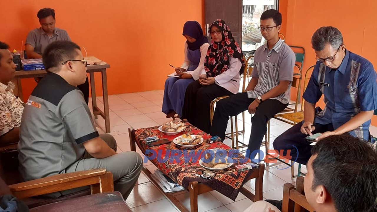 Koordinator Divisi Organisasi, SDM, dan Informasi Abdul Azis saat melakukan pendampingan di beberapa kecamatan