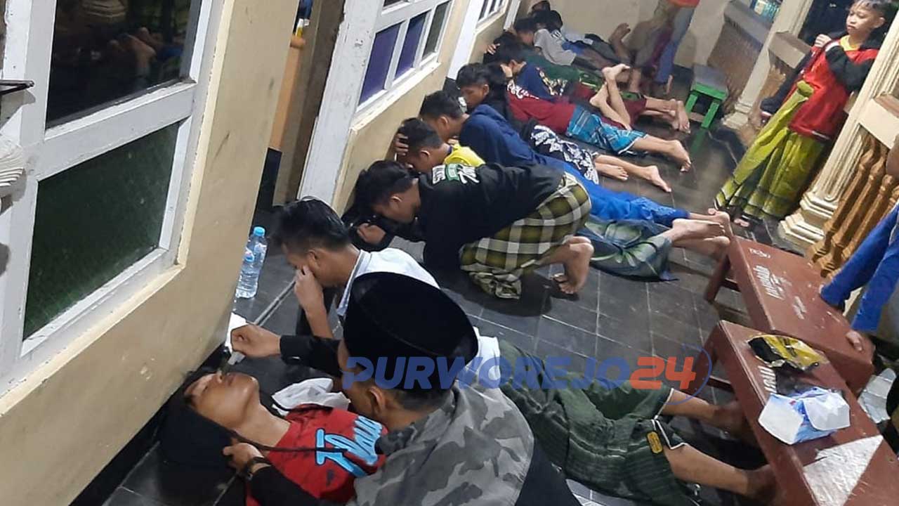 Santri Al Iman Ikuti Terapi Gurah Massal cegah corona