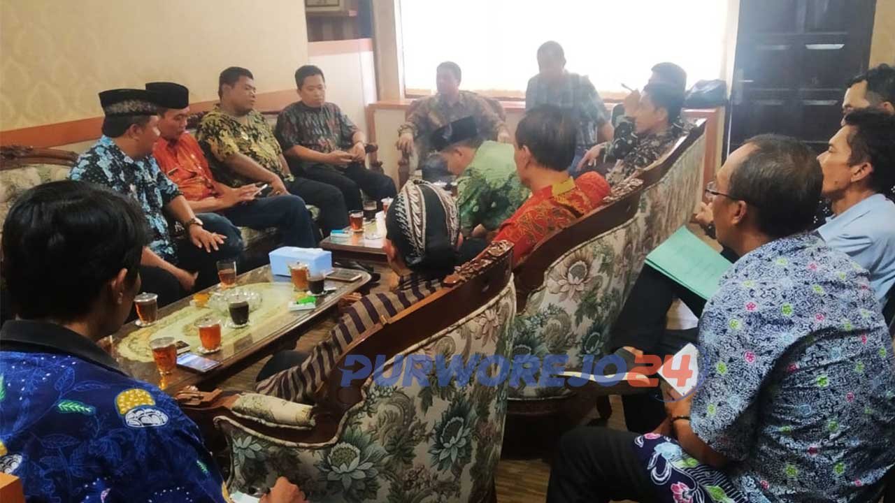 Sejumlah pengurus Polosoro audiensi dengan anggota DPRD Purworejo. (12/3/202020)