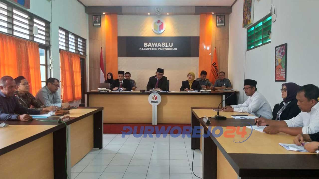 Sidang perdana musyawarah penyelesaian sengketa Pilkada digelar Bawaslu Purworejo. (5/3/2020)