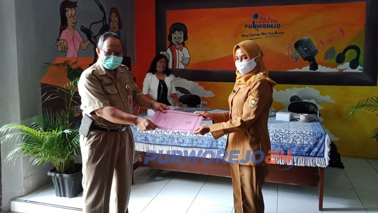Dewan Pengawas LPPL Kabupaten Purworejo menunjuk Ulik Widiatmi SSod MAP, Plt Direktur Utama LPPL Radio Publik Irama FM Purworejo