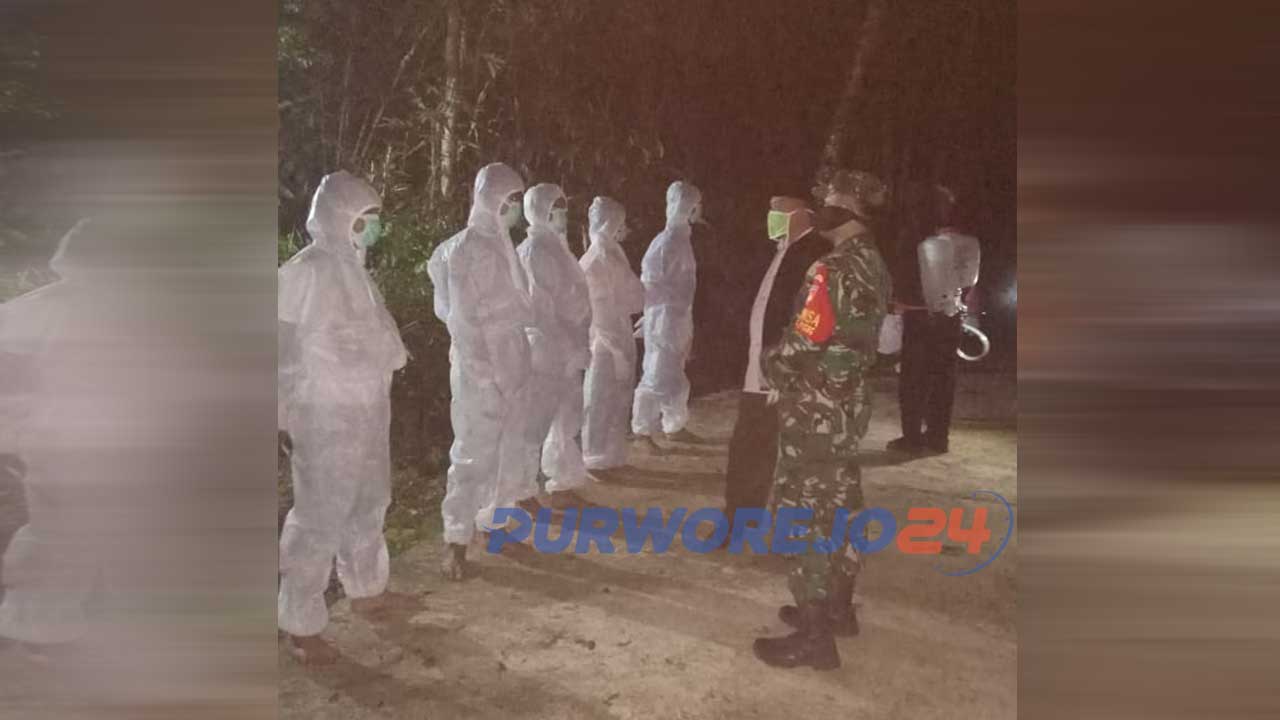 Persiapan pemakaman PDP dI kecamatan Gebang. (29/4/2020)