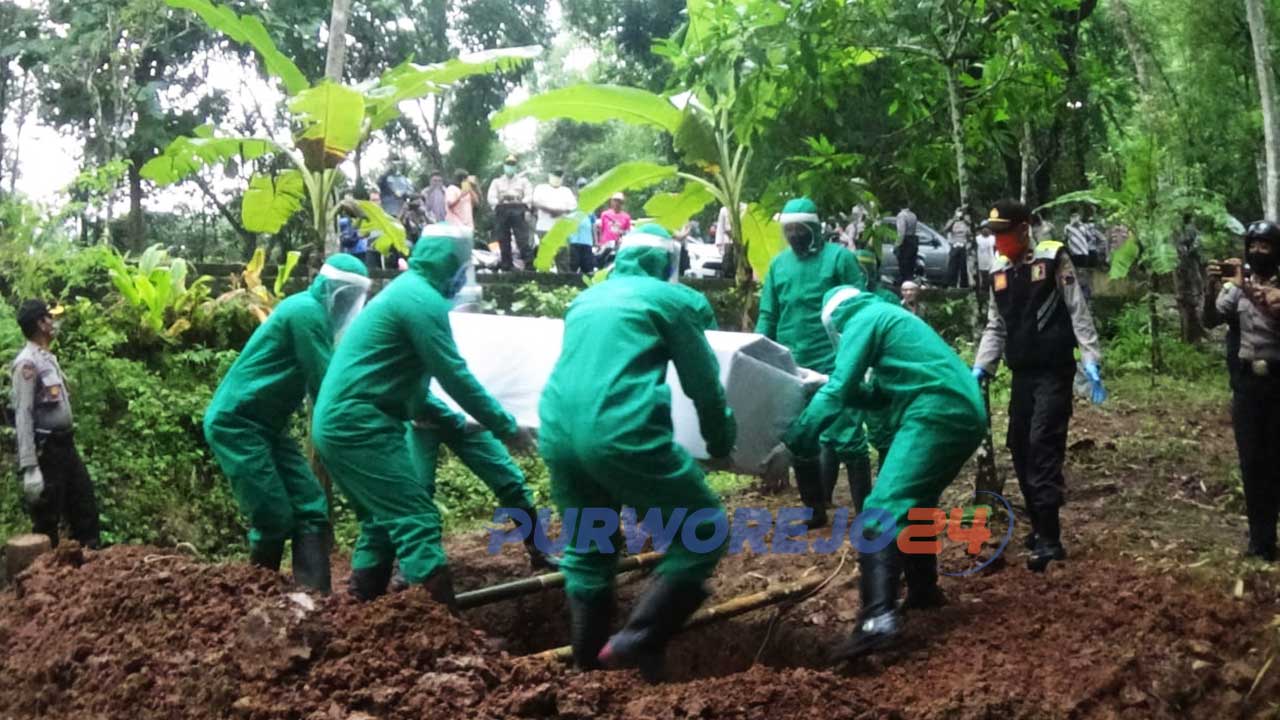 Polres Purworjeo melakukan simulasi pemakaman korban Covid-19. (Dok Polres Purowrejo)