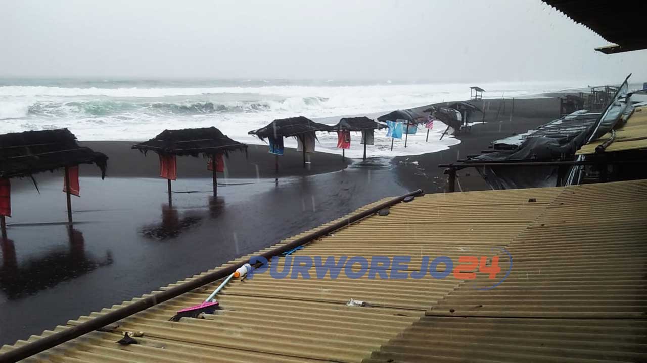 Banjir rob di Pantai Ketawang