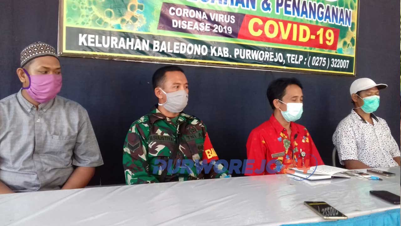Jumpa wartawan di Balai Kelurahan yang sekaligus menjadi Posko Siaga Covid-19, Selasa (12/5/2020).