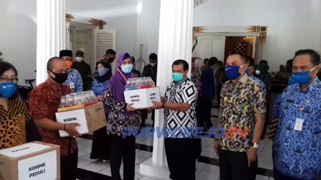 Penyerahan bantuan Korpri Peduli