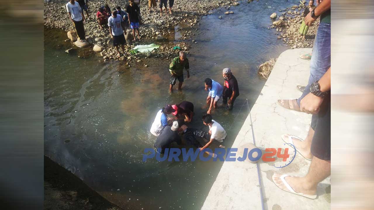 Proses evakuasi korban tenggelam di Bendungan Gustingisor, Kelurahan Cangkrep Lor