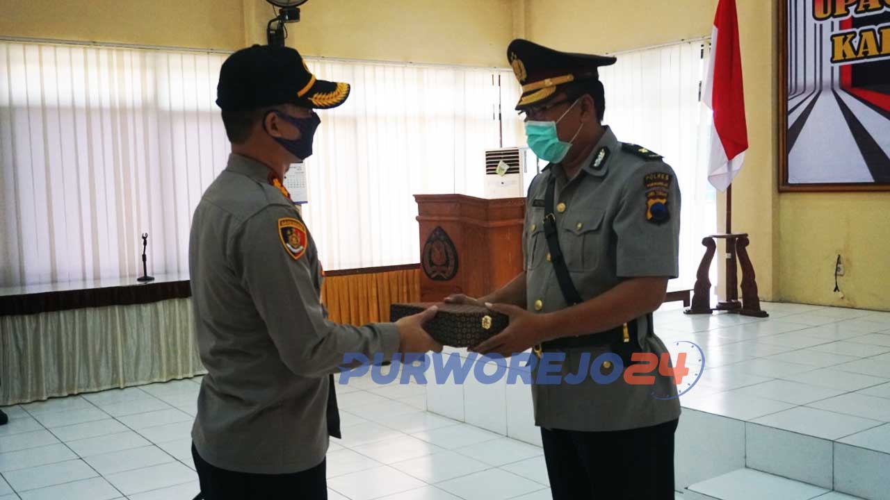 Kapolres Purworejo AKBP Rizal Marito memimpin sertijab Kabag Ops Polres Purworejo AKP Minarto menggantikan Kompol Setiyoko