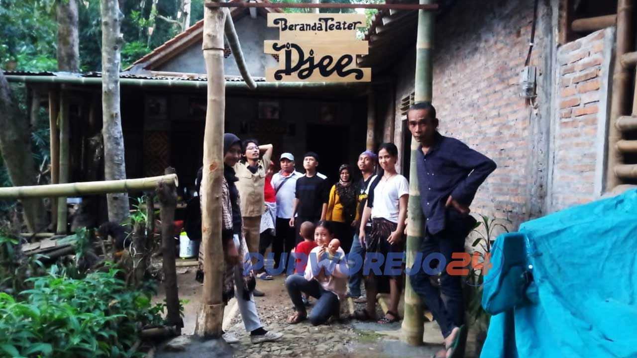 Pegiat KTP di Beranda Teater Djee