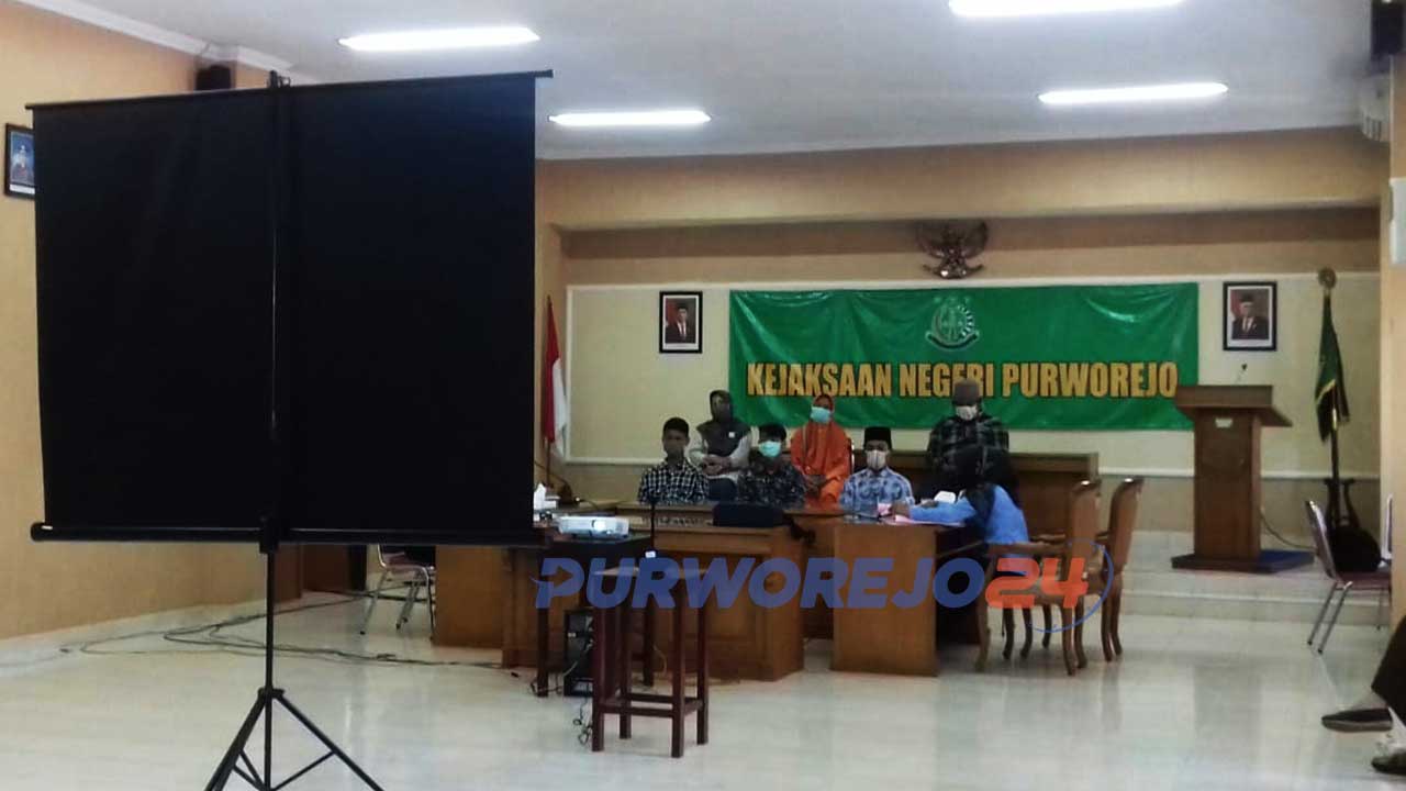 Sidang kasus perundungan siswa SMP di Butuh