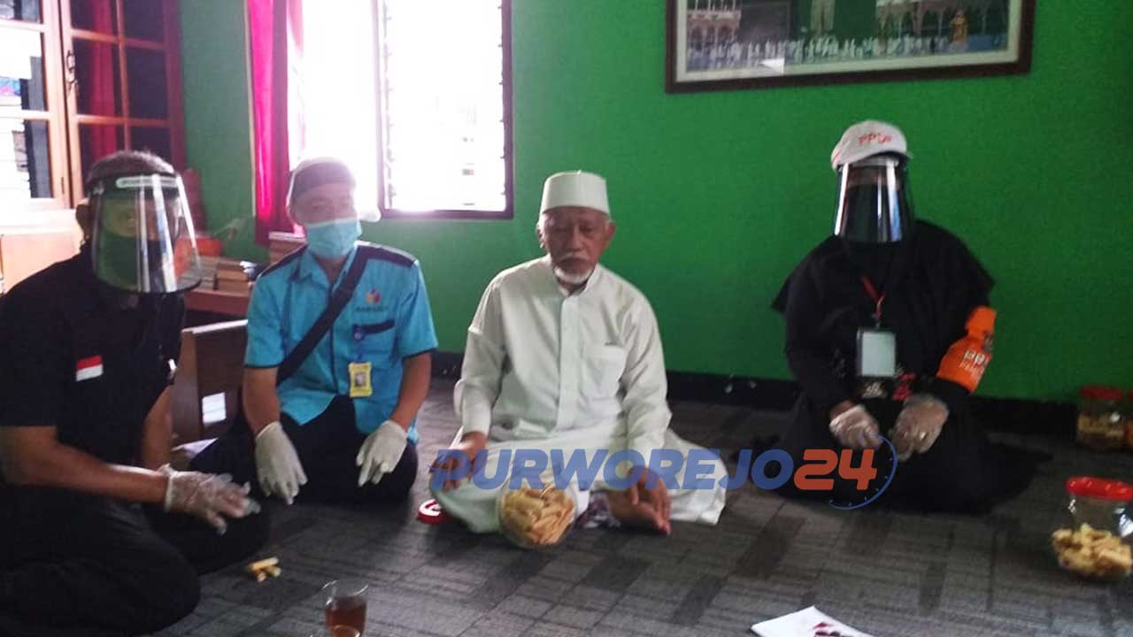 Pelaksanaan pencocokan dan penelitian (coklit) PPDPdilakukan dengan menyambangi dari rumah ke rumah dengan mematuhi protokol kesehatan pencegahan penyebaran Covid-19.
