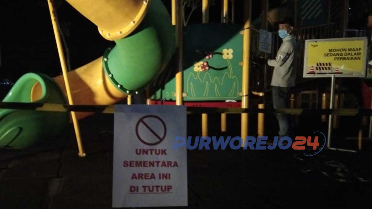 Pemkab kembali tutup sejumlah fasilitas umum di kompleks Alun-Alun Purworejo. (24/7/2020)