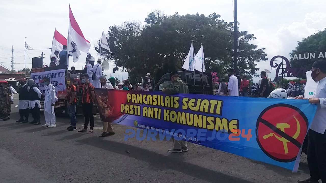 Seratusan orang dari sejumlah ormas Islam di Purworejo Jawa Tengah mengikuti aksi tolak RUU HIP