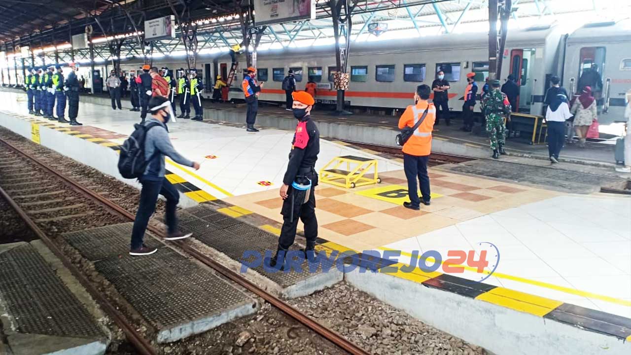 Suasana di Stasiun KA saat pandemi Covid-19
