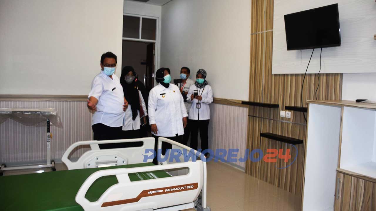 Wakil Bupati Purworejo Yuli Hastuti saat mengunjungi RSUD RAA Tjokronegoro Purworejo Rabu (8/7/2020) sore