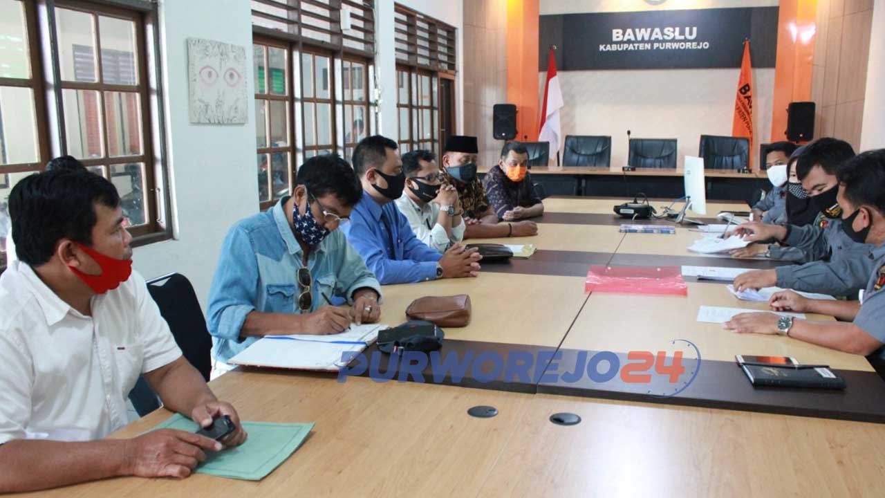 Bakal calon Bupati dari jalur perseorangan, Slamet Riyanto kembali mengajukan sengketa ke Bawaslu Purworejo. (3/8/2020)