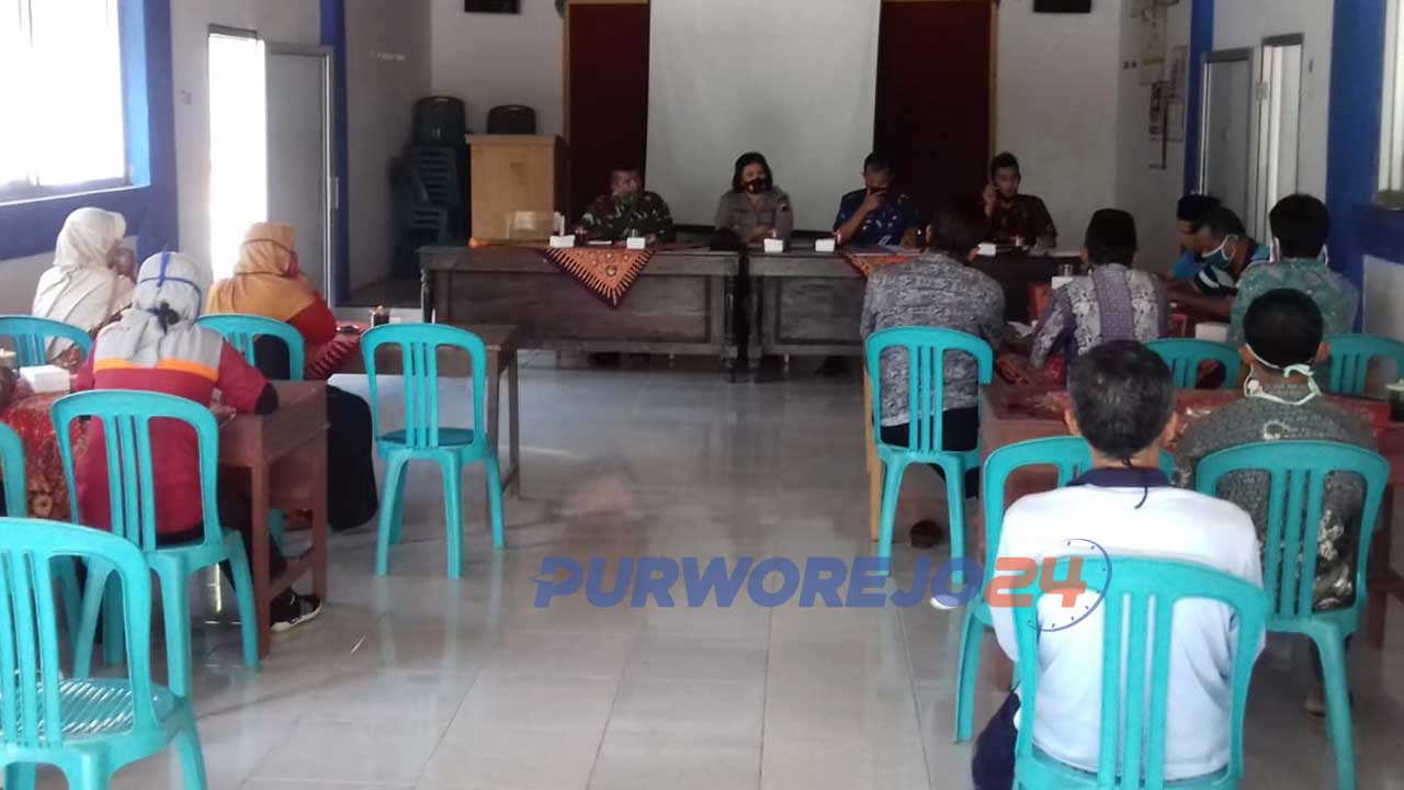 Musyawarah Desa, antara BPD, Pemdes dan warga, di balai desa Kalirejo, Jumat (7/8/2020).