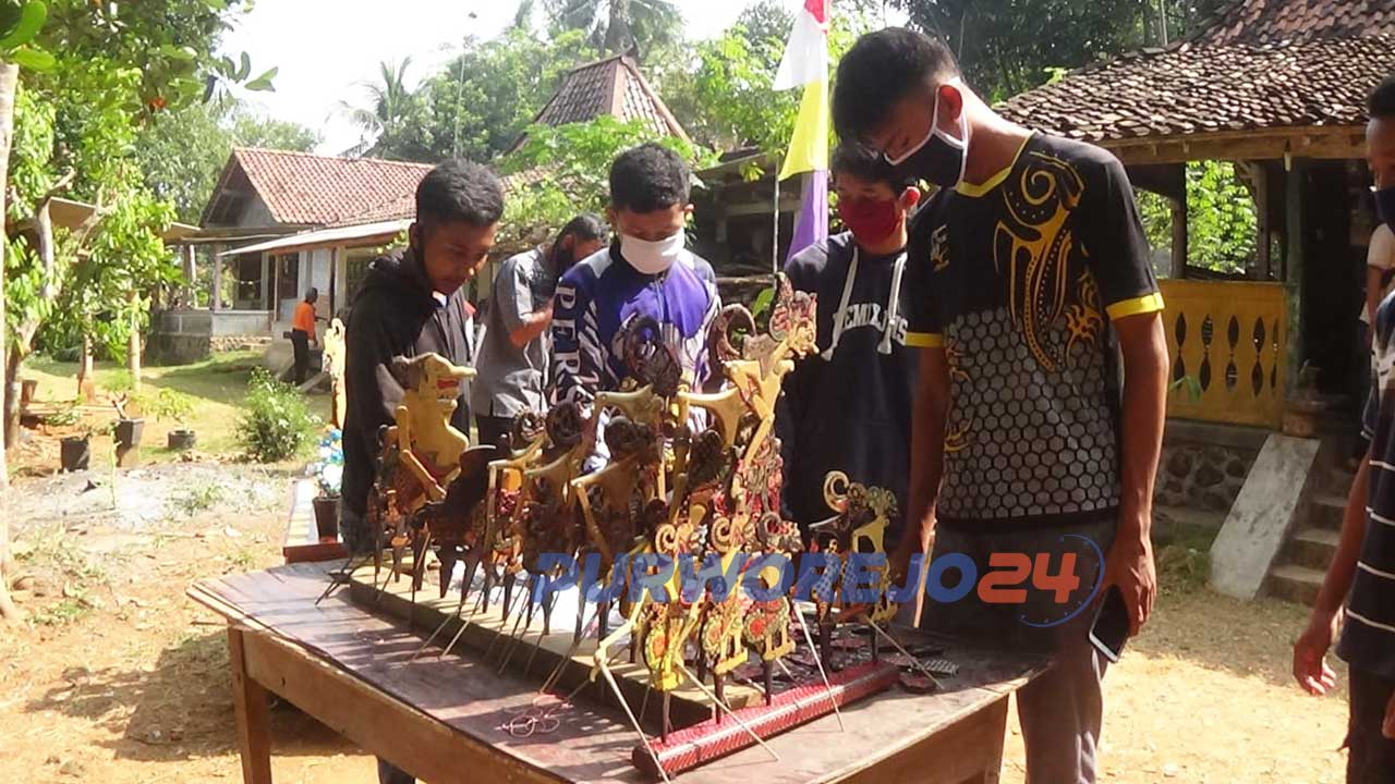 Pameran produk kerajinan tangan Paguyuban Batik Kayu Purworejo. di komplek pendopo Balai Dukuh Dusun Soko Legok Desa Soko, Kecamatan Bagelen, Purworejo
