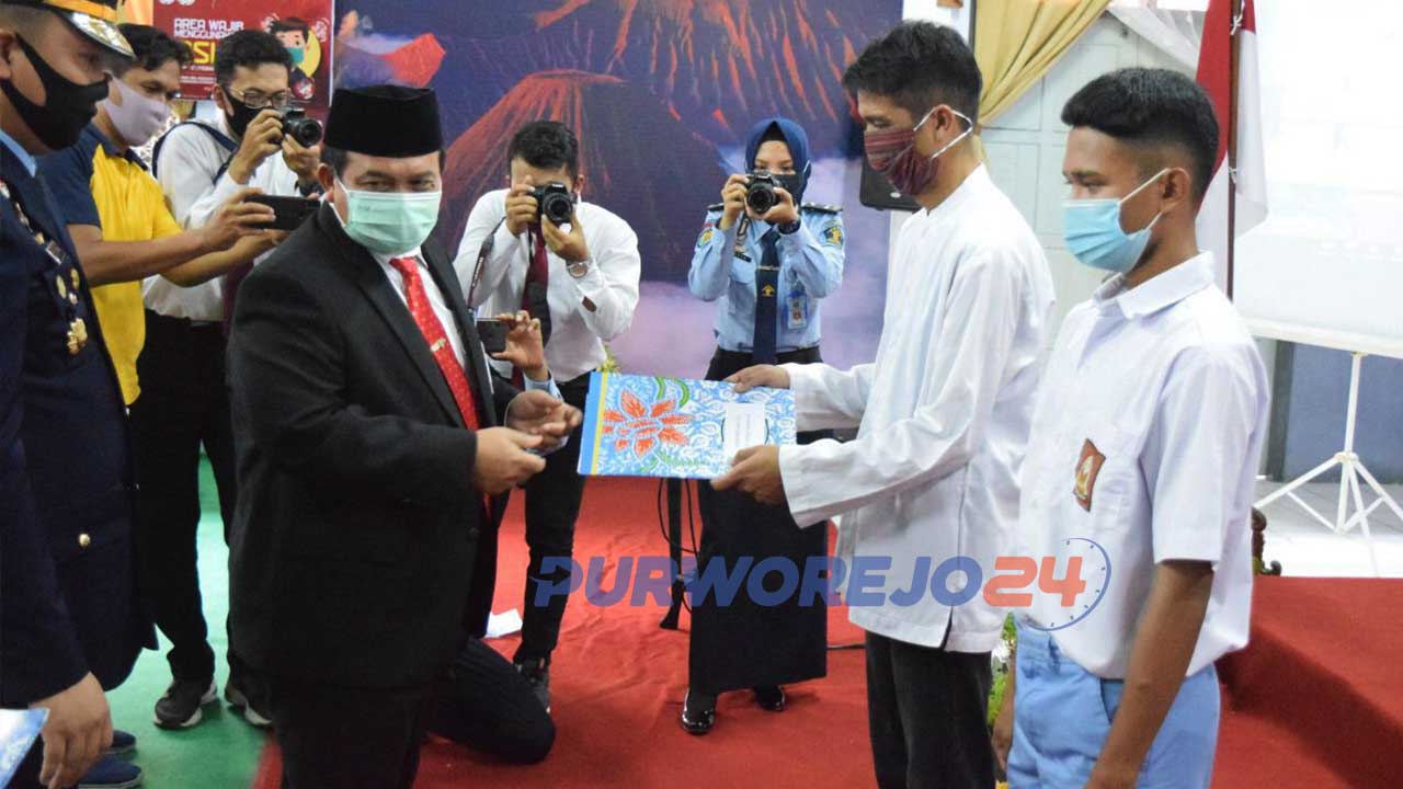 Pemberian remisi HUT Republik Indonesia yang ke 75 di Rutan Purworejo secara simbolk oleh Sekda Purworejo, Said Romadhon.