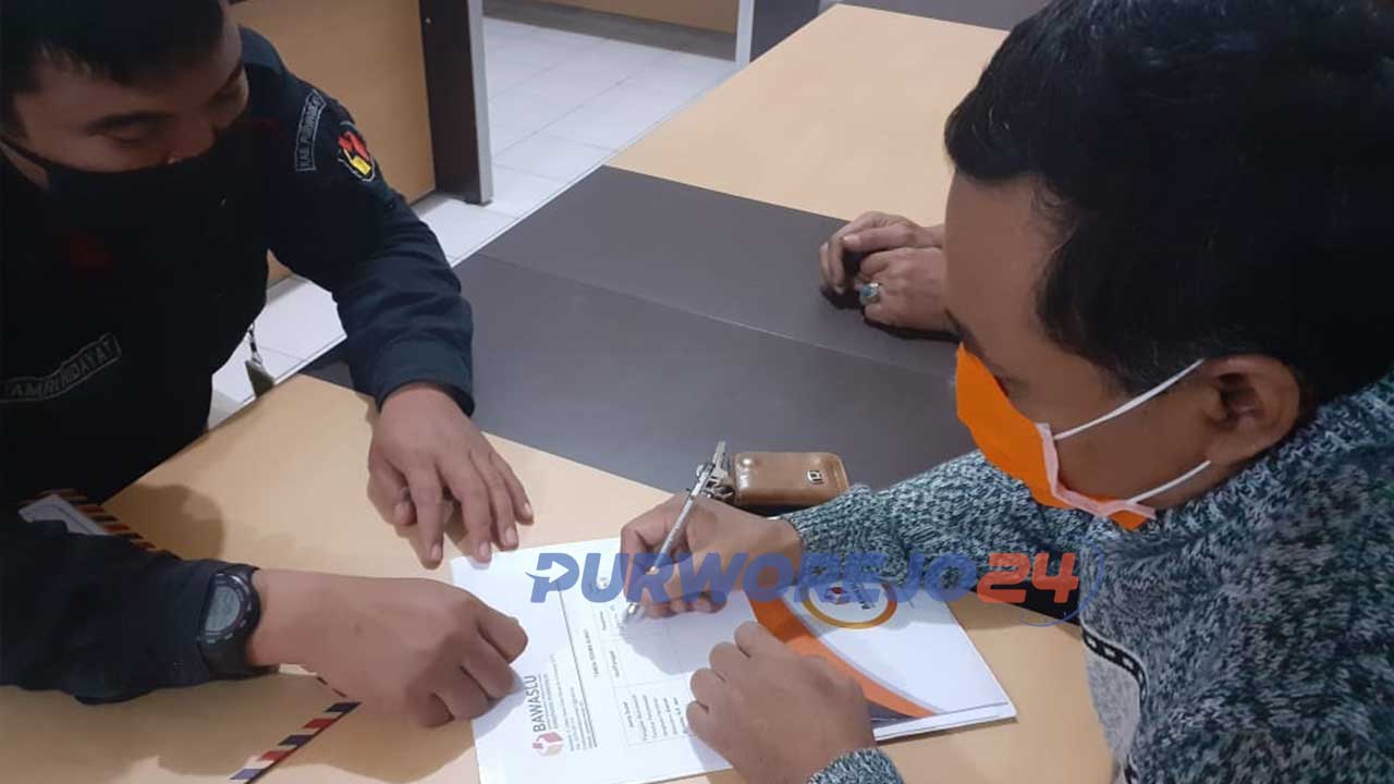 Penyerahan dokumen pengajuan sengketa Pilkada Purworejo 2020