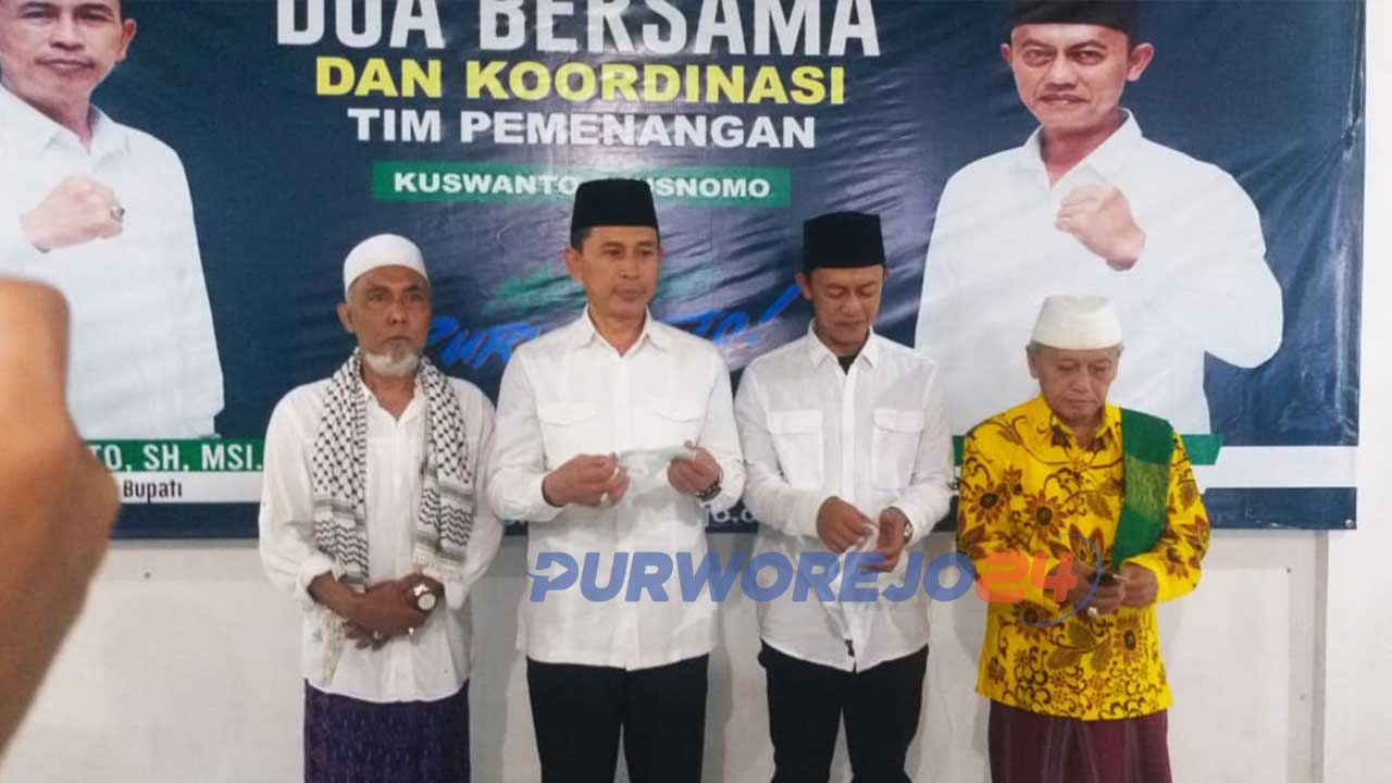 Doa bersama sesaat sebelum pendaftaran bapaslon Kuswanto-Kusnomo dalam Pilakda Purworejo 2020