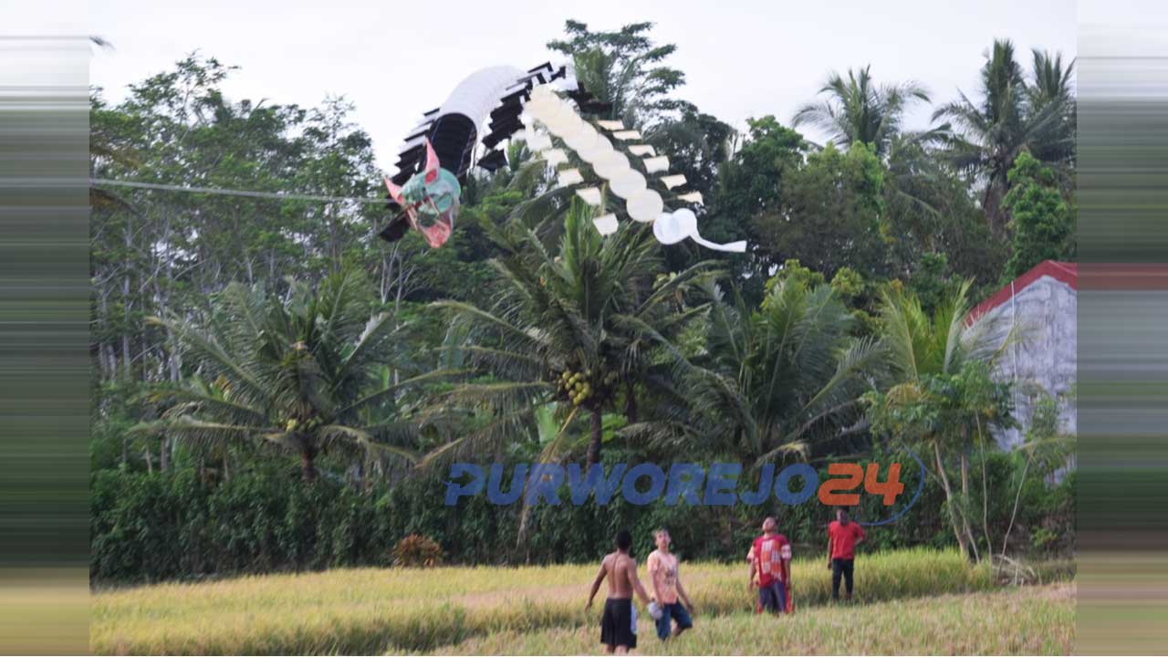 Lomba layang-layang di Kelurahan Kledung Karangdalem
